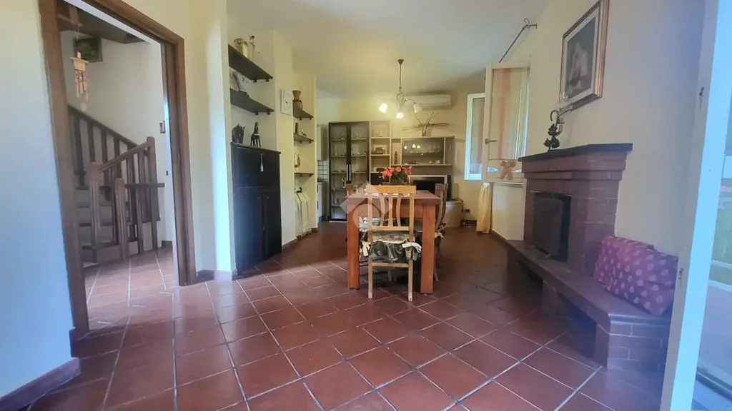 Dining Room - Villa with Private Garden in Pietrastornina