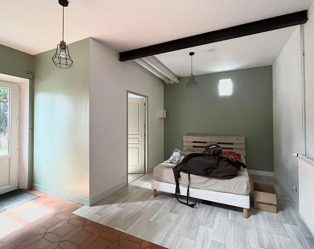 Chambres - Corps de Ferme avec Dépendances et Box à Compiègne