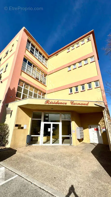 Välivaade - Office Space with Parking in Carpentras Extra Muros