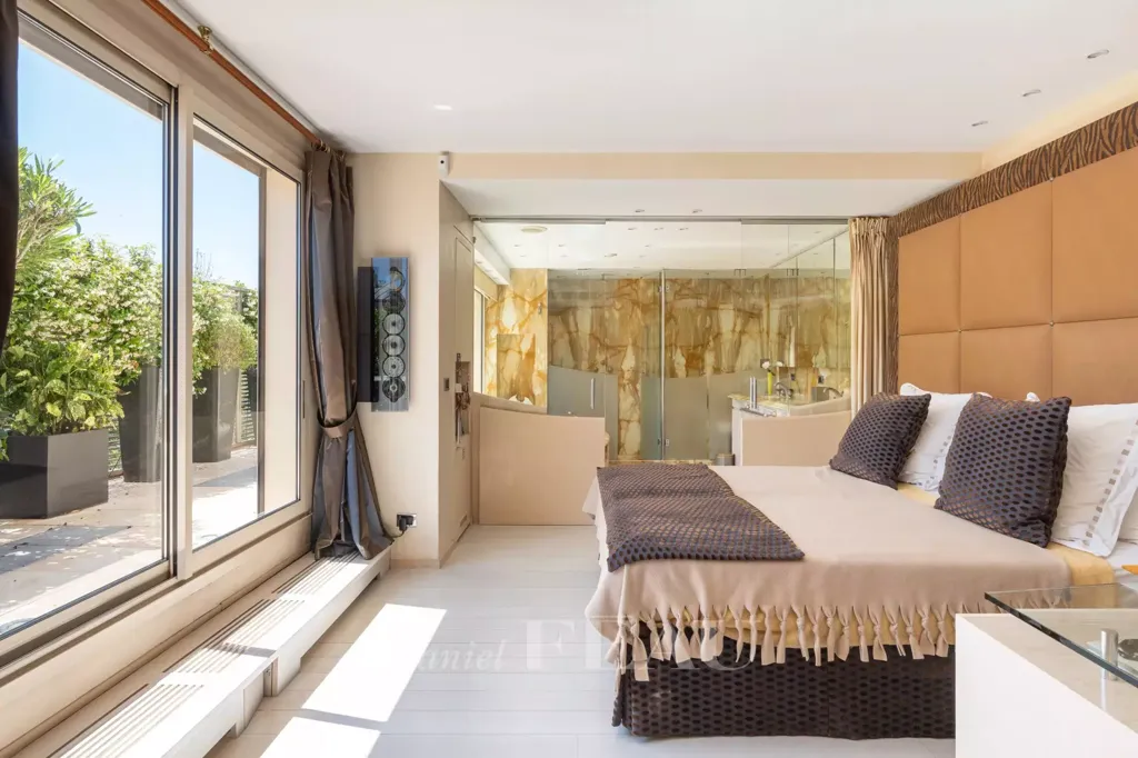 Magamistoad - Mansion with Swimming Pool in Neuilly-sur-Seine