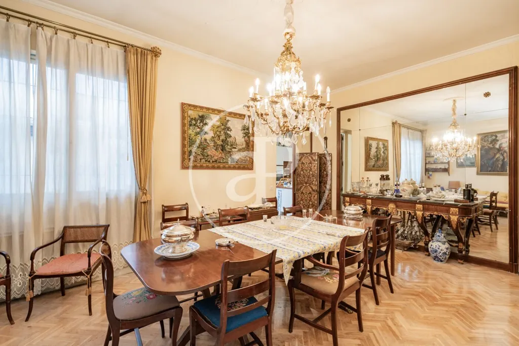 Salle à manger - Luxury Apartment with High Ceilings in Madrid