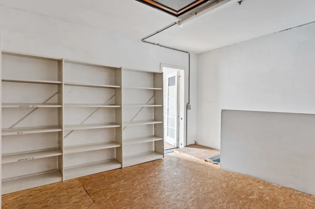 Toad - Commercial Shop with Storage/Wohn in Herentals Centre