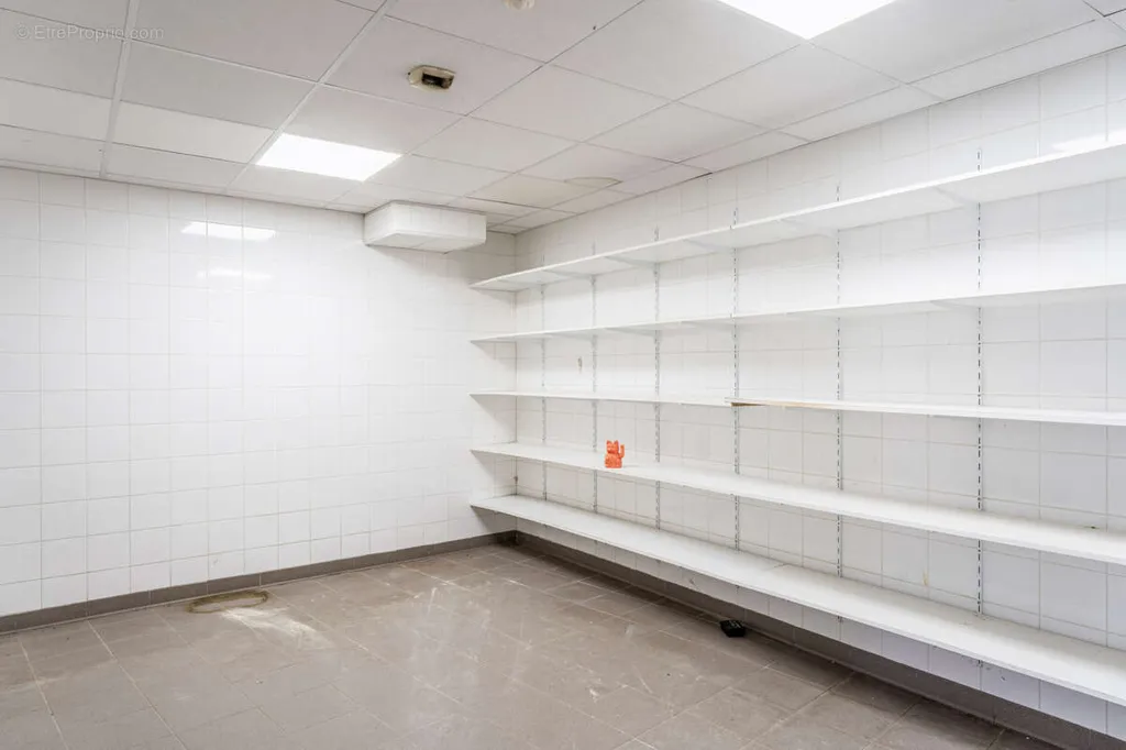 Utility Room - Commercial Property with Parking in Nancy