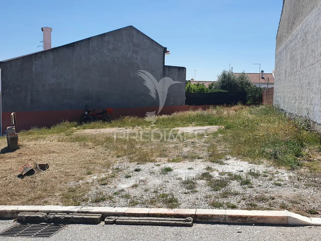 Garden - Plot for Two-Storey Home in Pardais