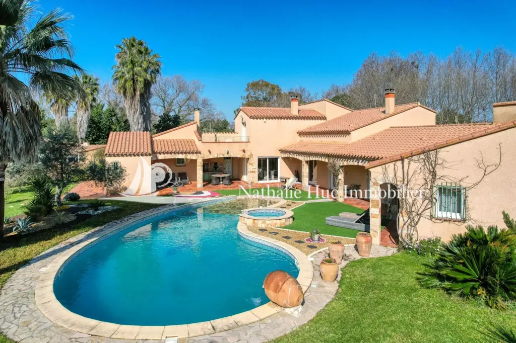 Bassein - Property with Pool in Saint Cyprien Plage