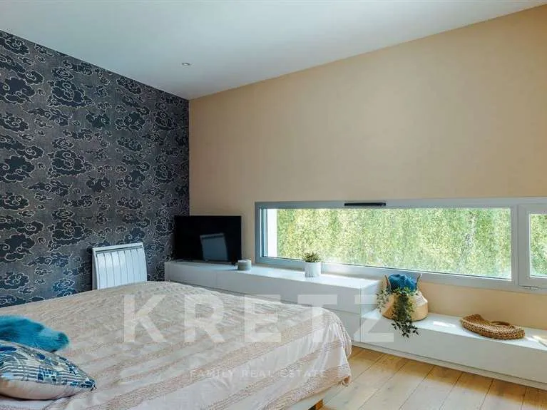 Bedrooms - Architect-designed Villa with Pool in Saint-Brieuc