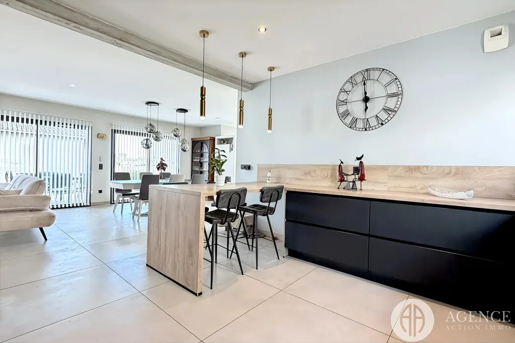 Cuisine - Maison Contemporaine avec Piscine à Chanas