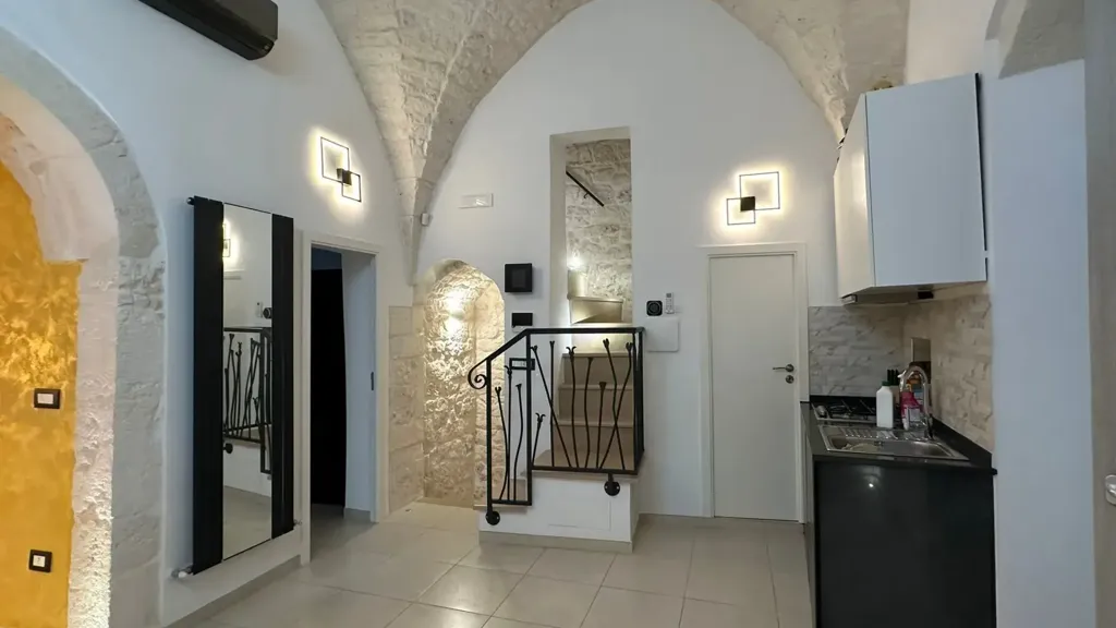 Esik - Rustic House with Terrace in Ostuni