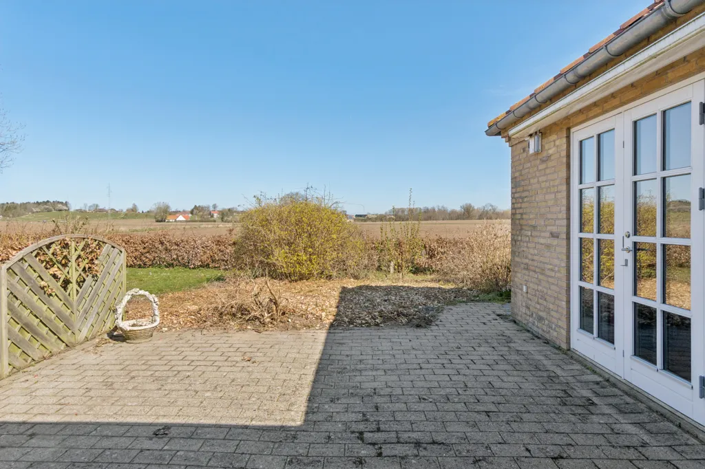 Giardino - Elevated Villa with Garden Views near Ellinge
