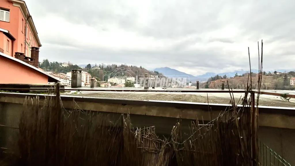 Balcon - Ground Floor Flat with Balcony in Biella