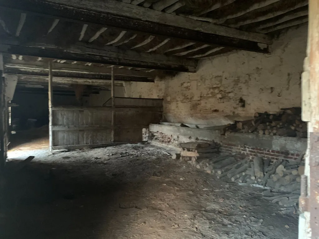 Toad - Renovatable Barn in Estrées Saint Denis