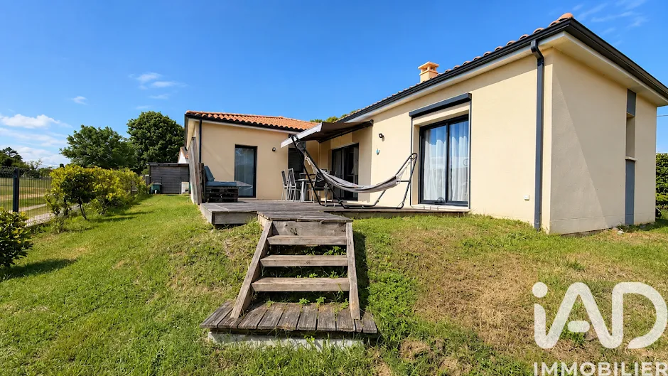 Jardin - Maison Moderne de 4 Pièces à Meschers-sur-Gironde
