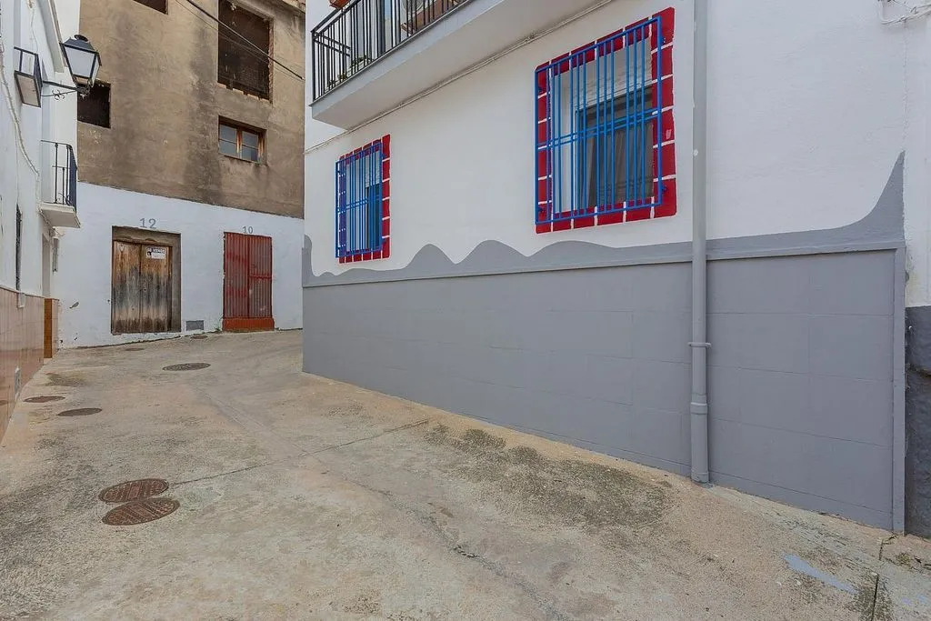 Extérieur - Three-Bedroom House with Terrace in Ítrabo