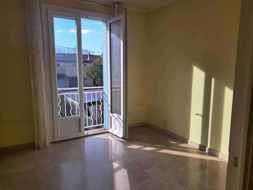 Pièces - Appartement T3 avec Jardin Commun et Garage à Proximité du Tramway