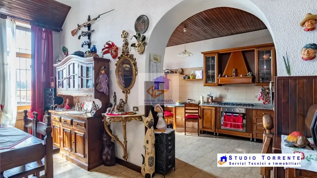 Söögituba - Bifamiliar Villa with Terrace in Cormano, Milan