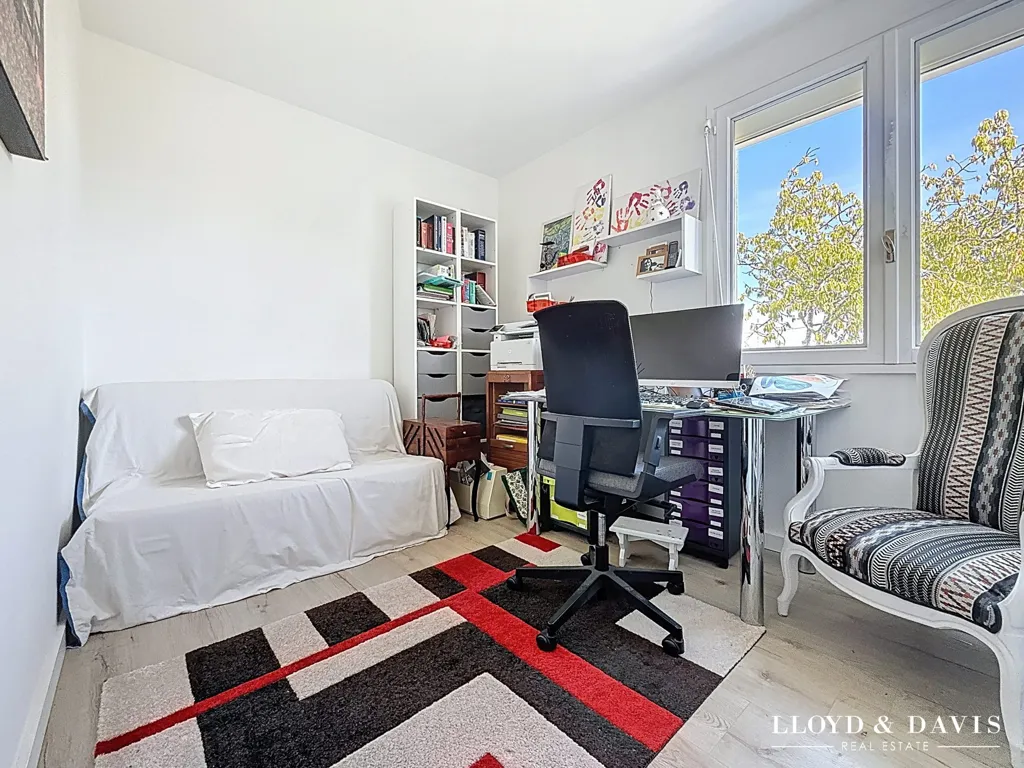 Office - Renovated House with Garden in Royan