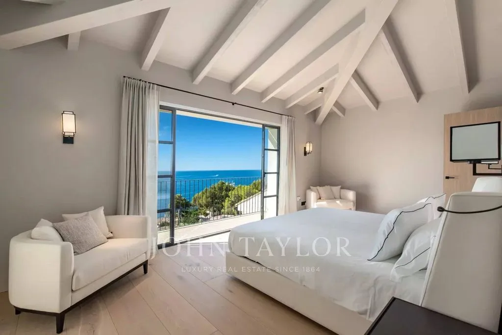 Bedrooms - Luxury Villa with Sea View in Bendinat