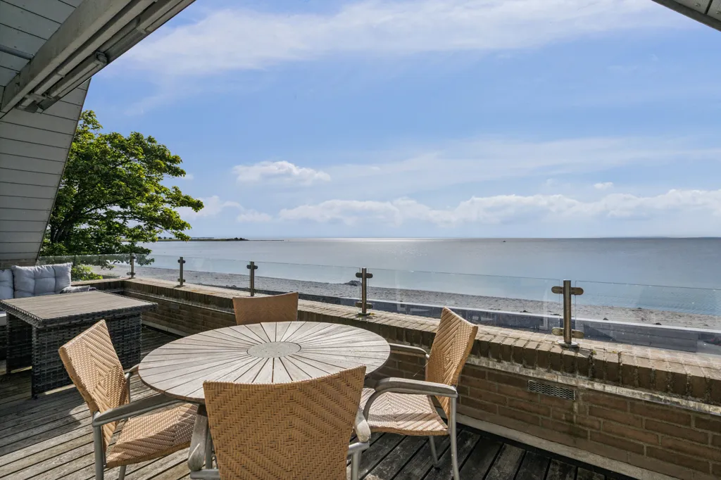 Terrass - Modern Villa with Water View in Faxe