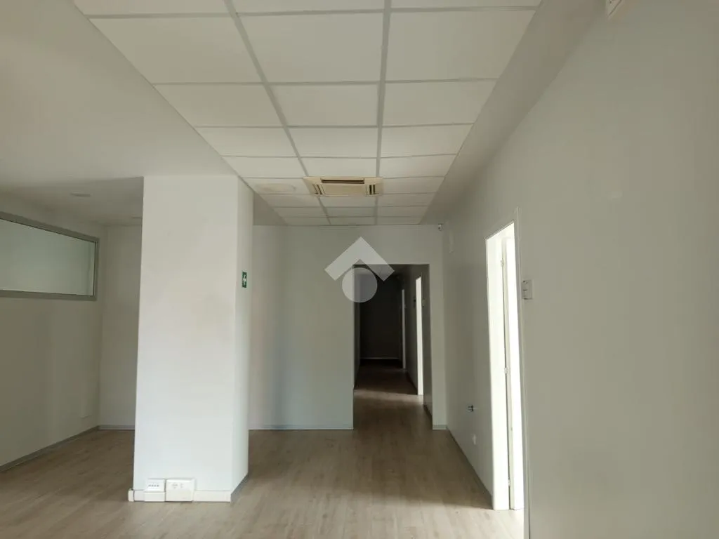Entrée - Directional/Sanitary Space in Carrara Centre