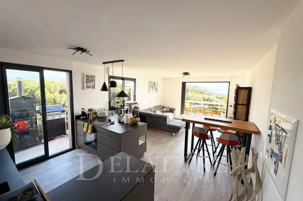 Cuisine - Appartement en Dernier Étage avec Vue Mer à Antibes
