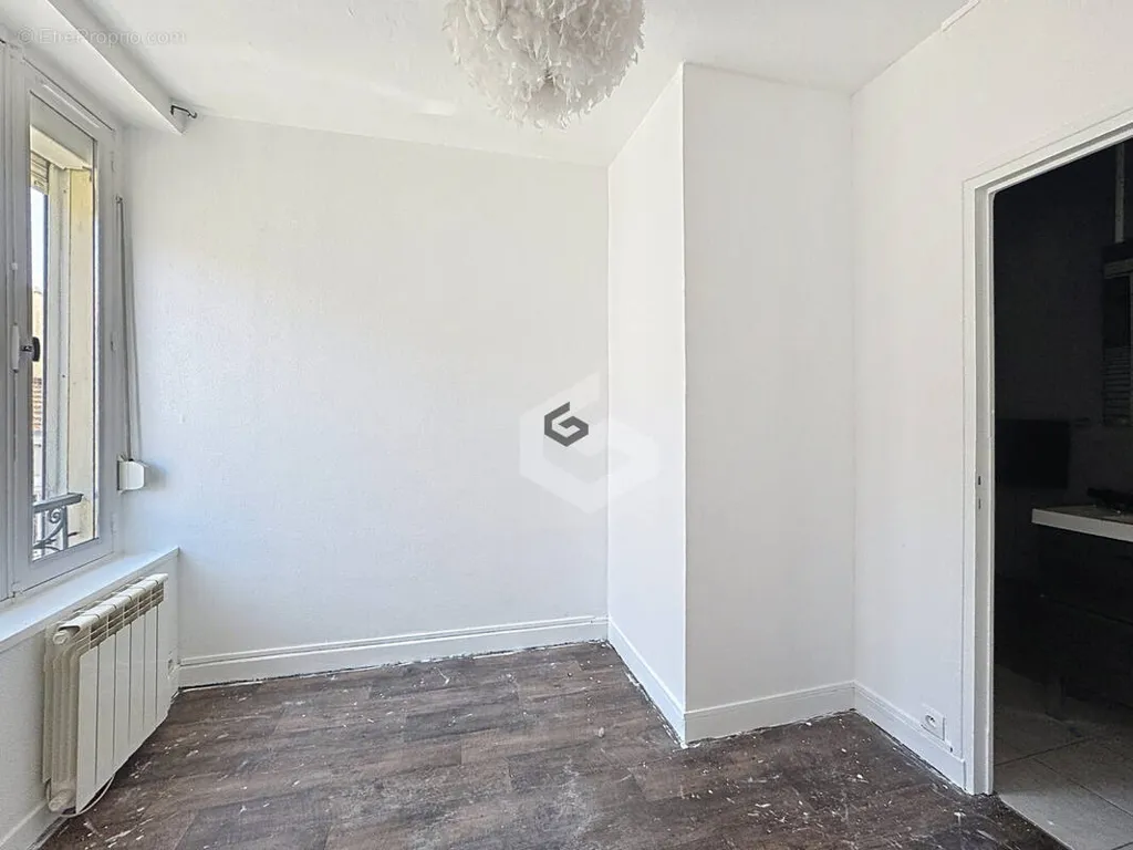 Rooms - Bright Apartment with Convenient Location in Reims