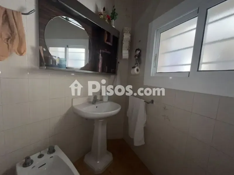 Salles de bain - Spacious 5-Bedroom House with Terrace in Jesús