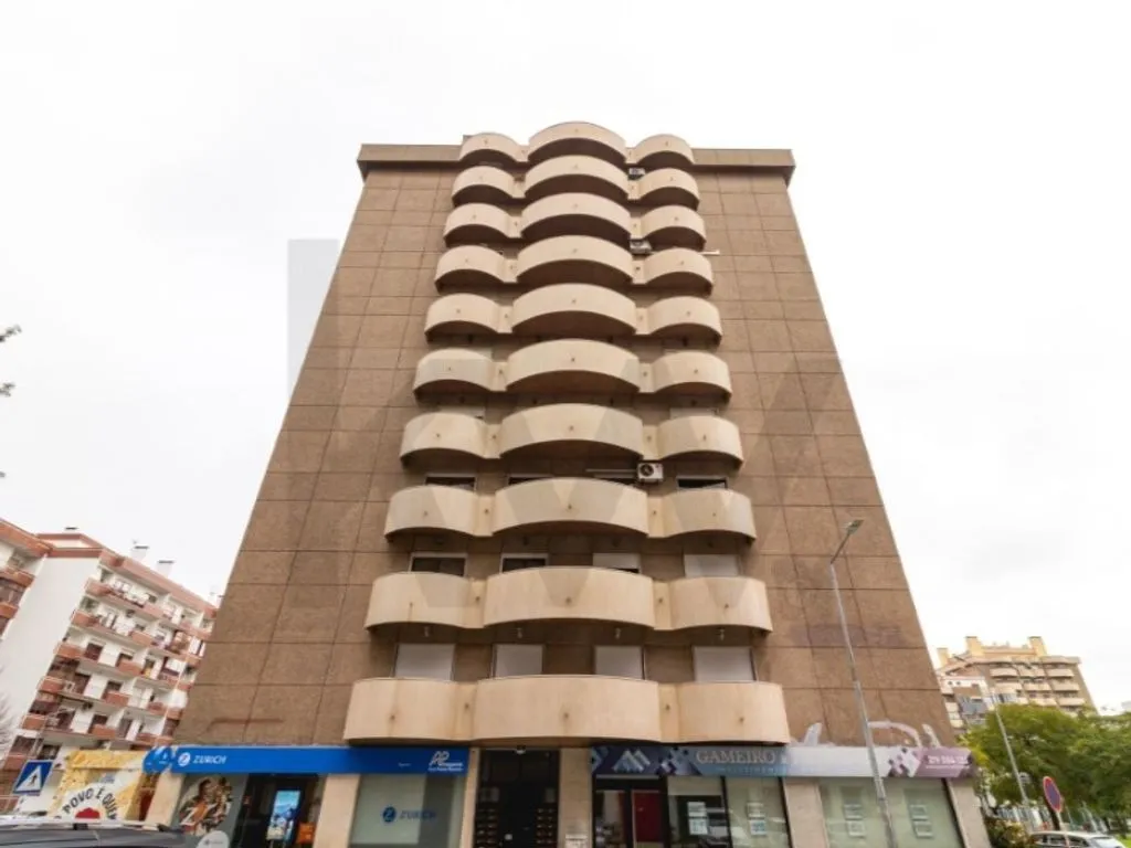 Välivaade - Luxury Apartment with Multiple Balconies in Alverca