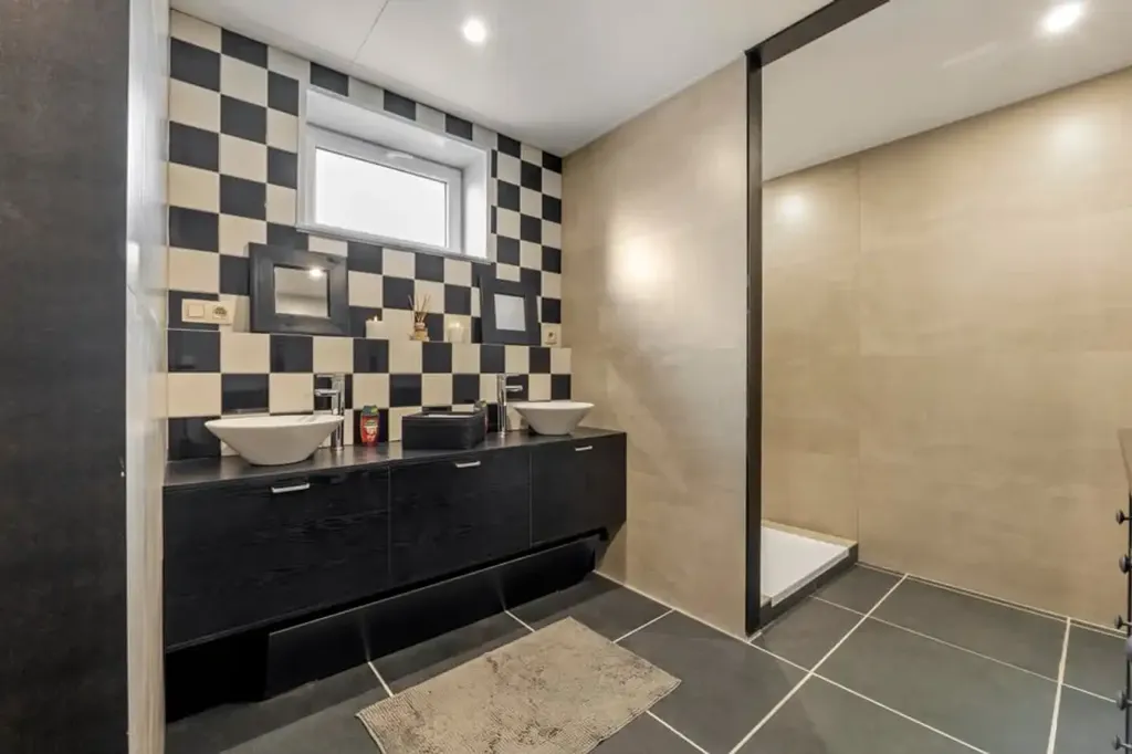 Salles de bain - Maison avec Jardin sur Grand Parc à B... (21a)