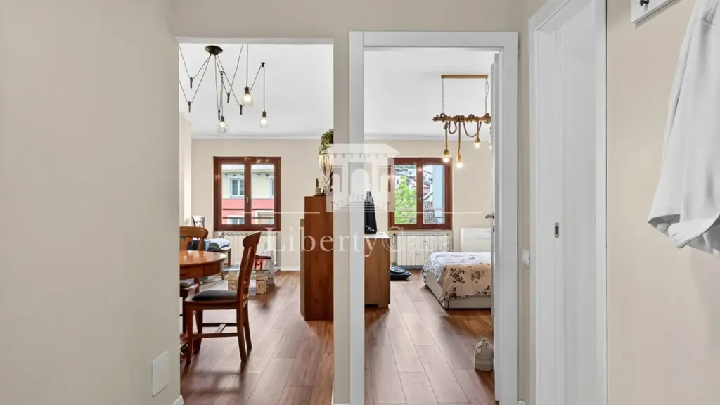 Hallway - Rustic Lake View Apartment in Salò