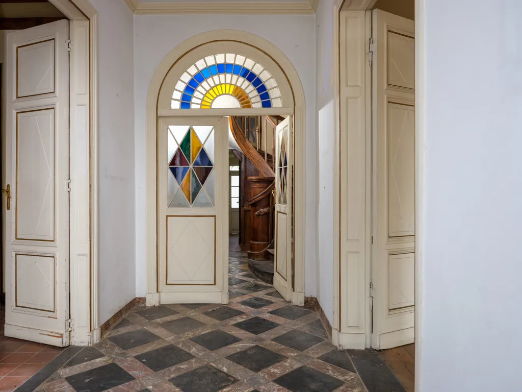 hallway_entrance