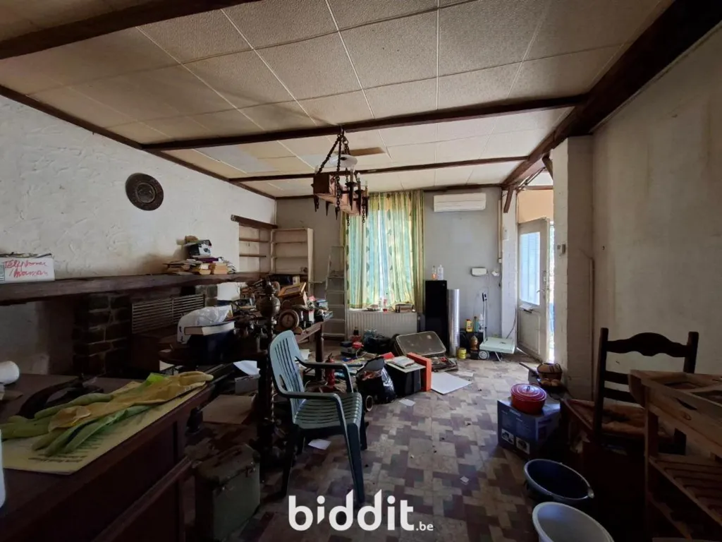 Salle à manger - Maison à Rénover avec Jardin dans un Cadre Vert à Sambreville