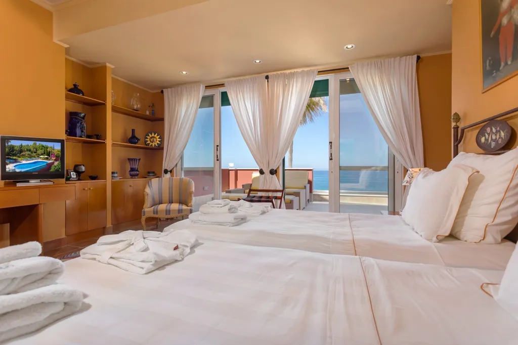 Chambres - Luxury Seafront Villa with Panoramic Views in Zakynthos