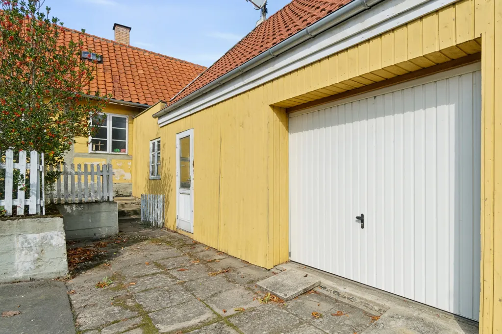 Exterior - Charming Villa with Central Location in Aakirkeby
