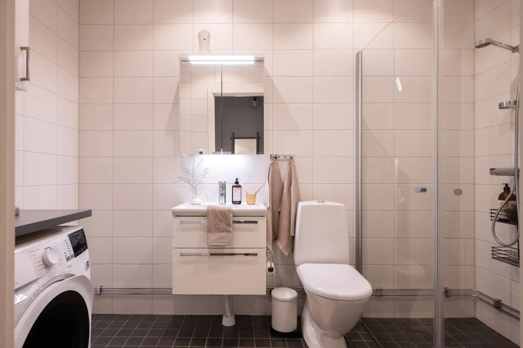 Salles de bain - Modern Penthouse with Skyline View in Mölndal