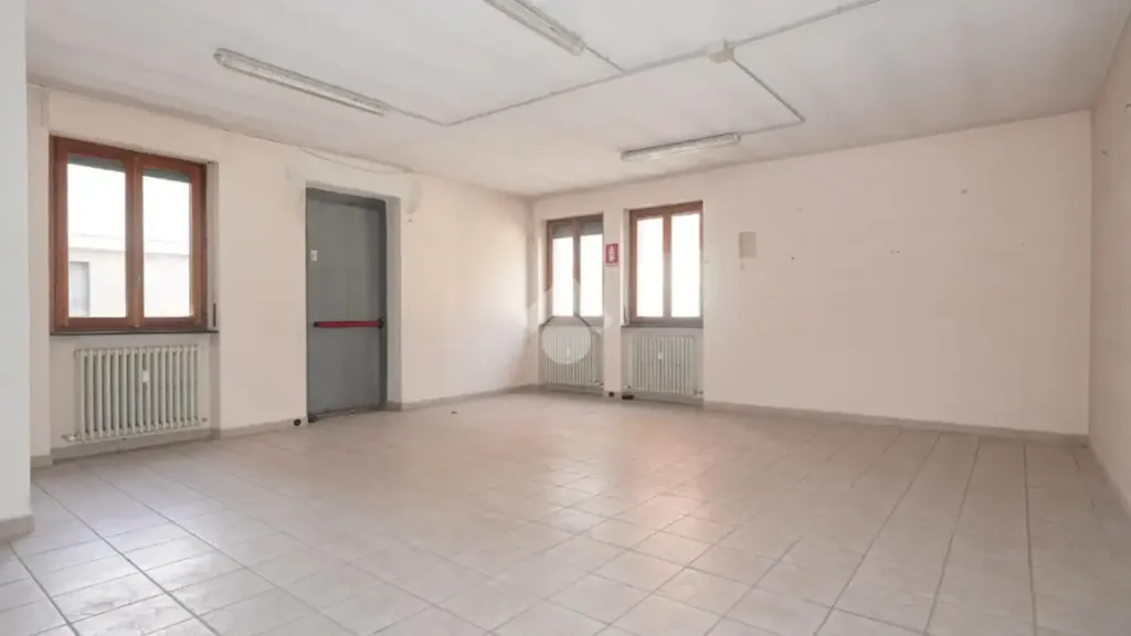Pièces - Commercial Space with Central Location in Susa