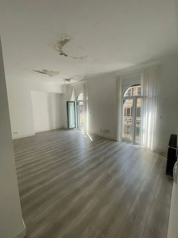 Living Room - Apartment with Balcony in Valladolid Centre
