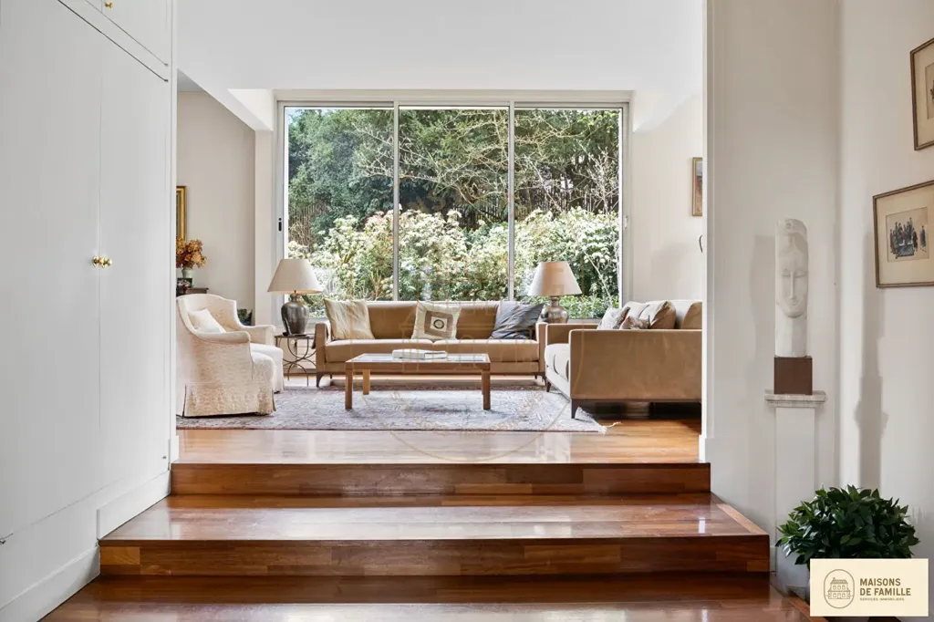 Elutuba - Architectural House with Garden in Rueil-Malmaison