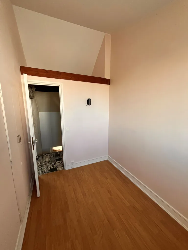 Toad - 2/3-Piece Apartment in Quiet Condo, Nice