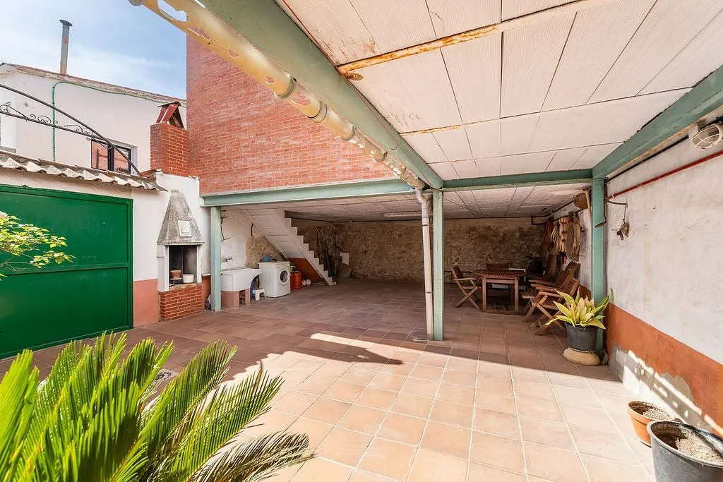 Giardino - Terraced House with Balcón in Chiloeches