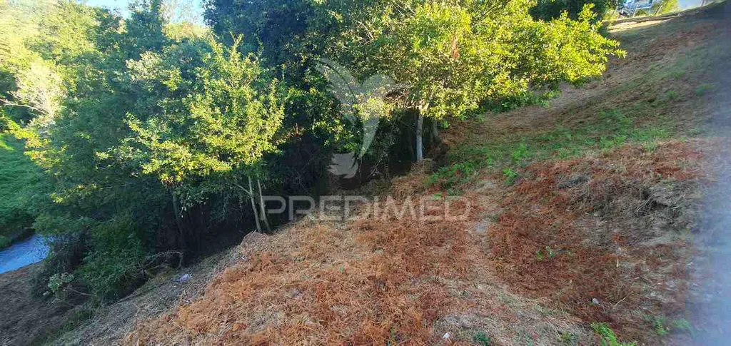 Aed - Urban Plot with River View in Lever