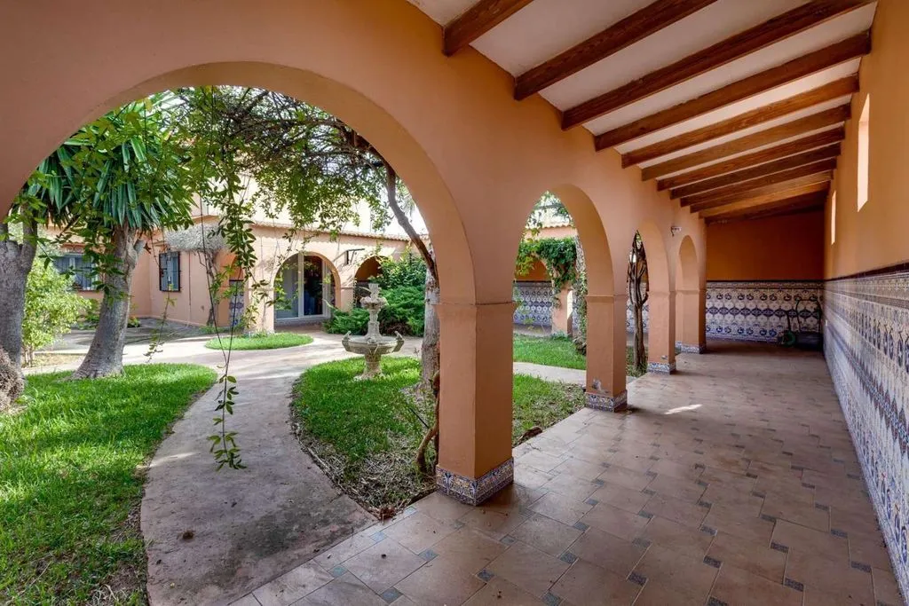Garden - Luxury Villa with Private Pool in San Luis, Torrevieja