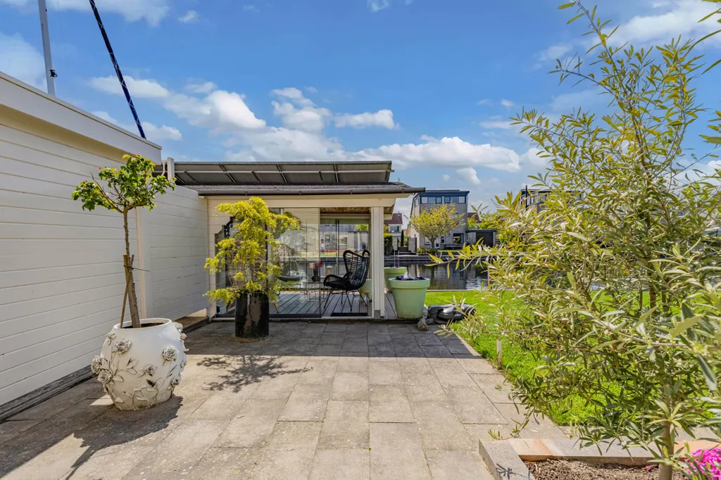 Terrasse - Villa with Private Dock in Lemmer