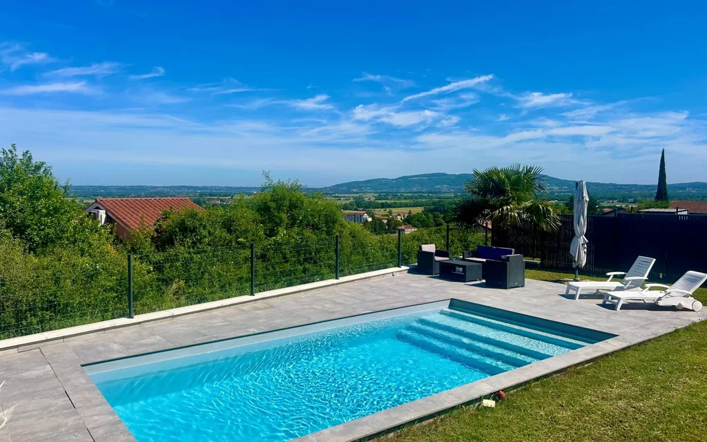 Bassein - Contemporary House with Pool in Anse