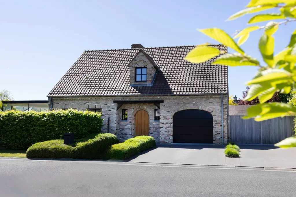 Extérieur - Maison Rénovée avec Piscine à Sint-Eloois-Winkel