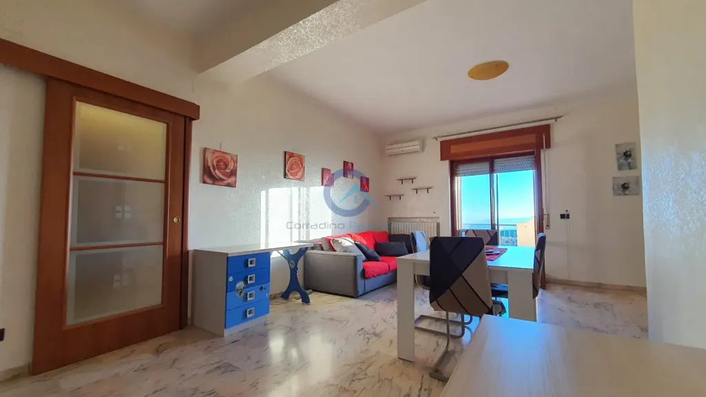 Séjour - Bright Apartment with Panoramic Balcony in Catanzaro