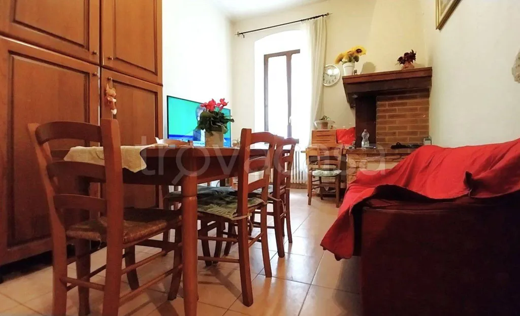 Salle à manger - Restored Apartment in Historic Centre, Foligno