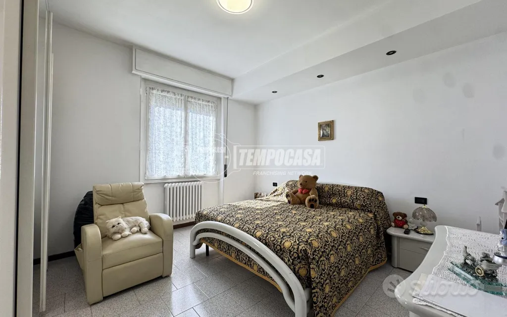Chambres - Spacious 3-Bedroom with Balcony in Merate