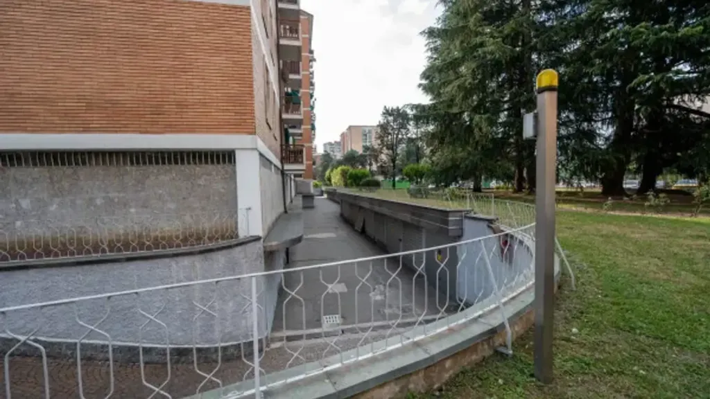 Esterno - Bright Trilocale with Balcony in Gallaratese, Milan
