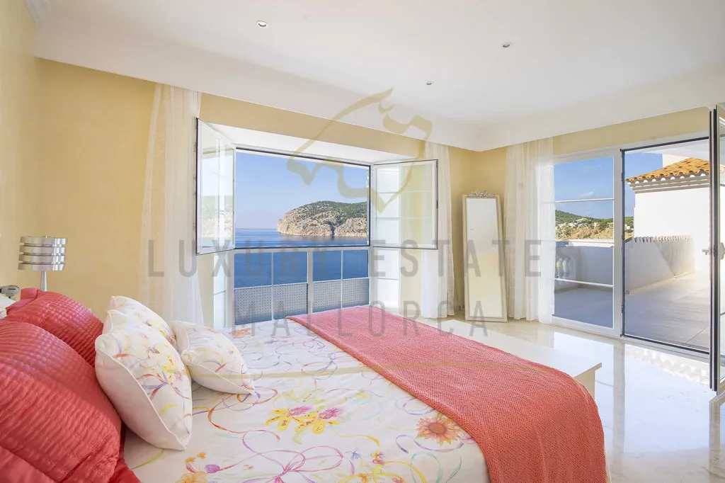 Bedrooms - Partially Renovated Villa with Ocean Views in Camp de Mar