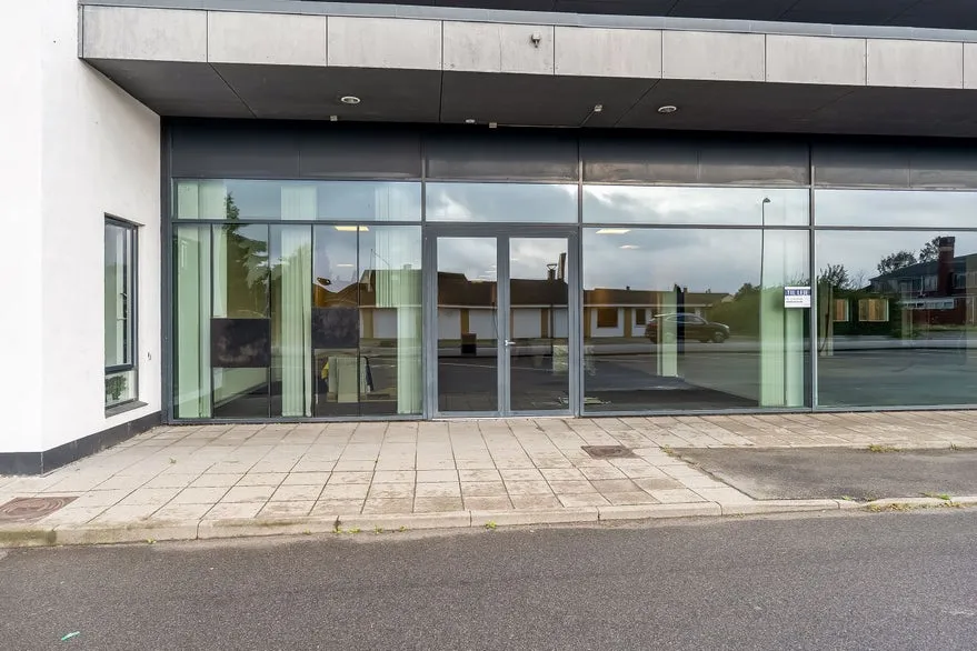 Välivaade - Office Space with Parking in Urban Area